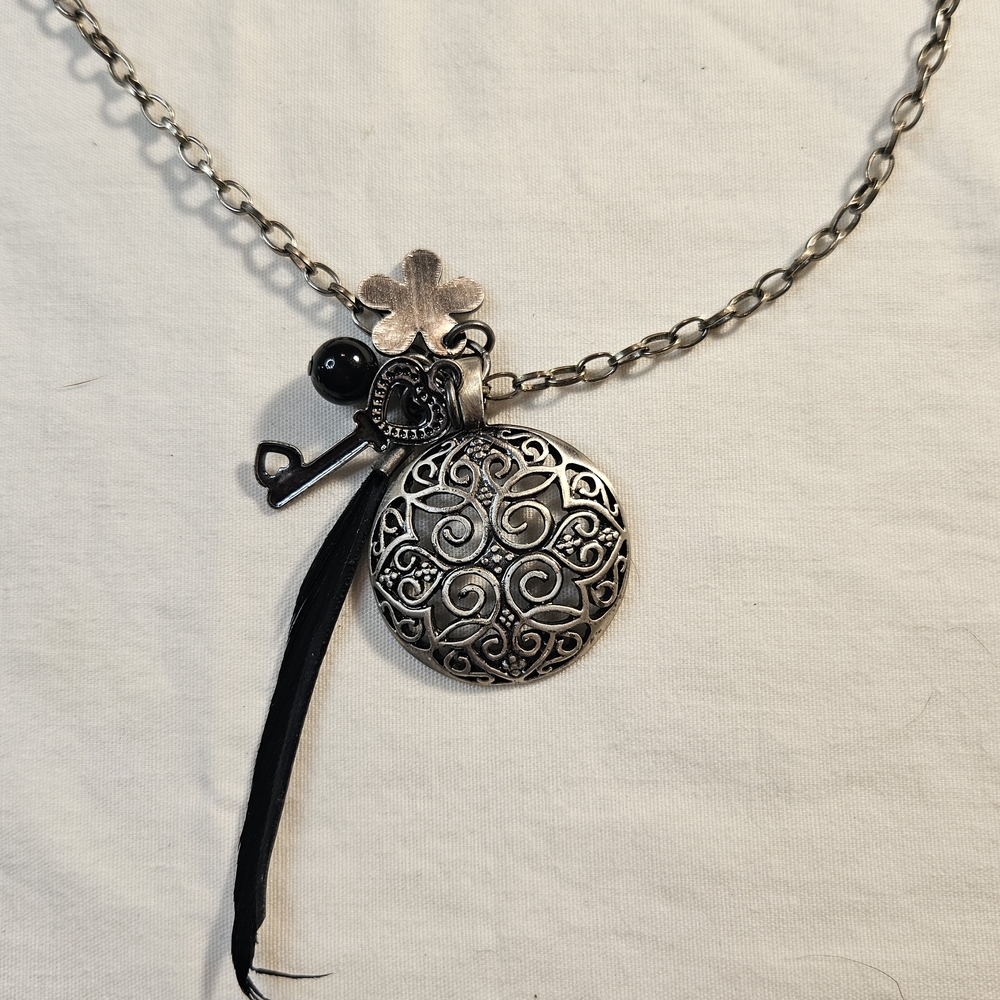 Elegant Silver Toned Pendant Charm Necklace with Black Feather 30 Inches